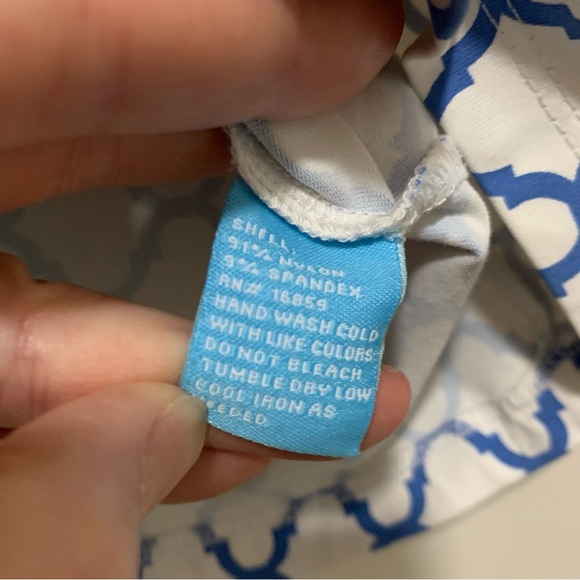 J. McLaughlin crisp white w/blue lattice pattern, Catalina cloth top. size L - Picture 4 of 4